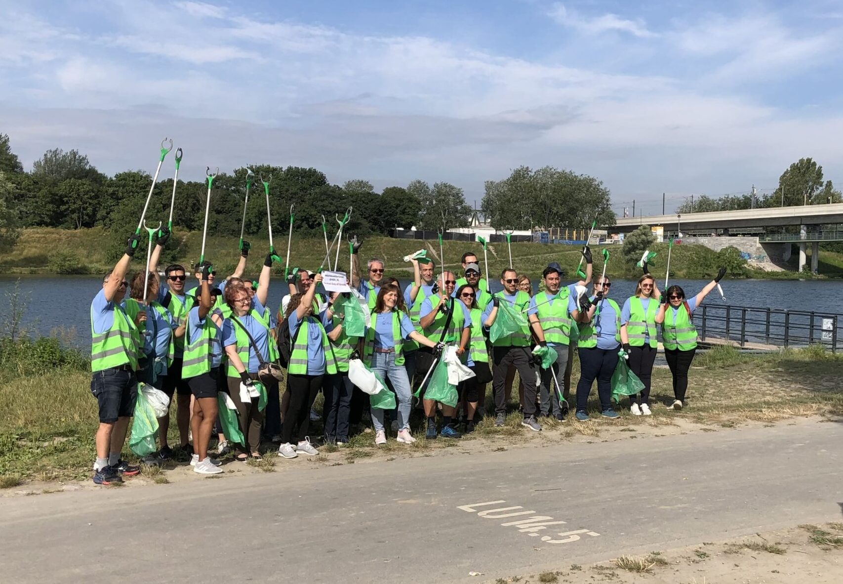 Team bei einem gemeinsamen Cleanup